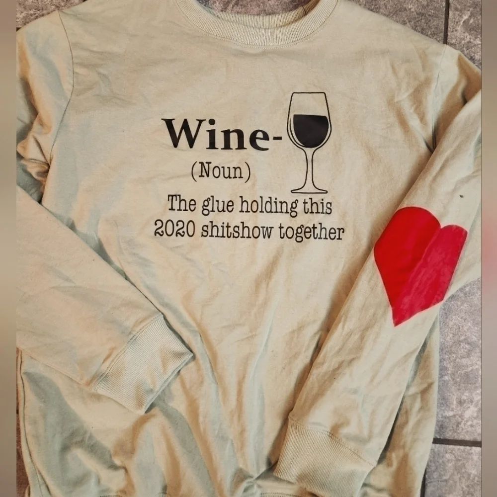 Wine Holding The Glue Holding 2020 Together .. Sweatshirt Size Medium. - Picture 1 of 4